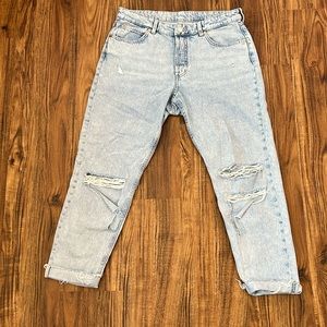 Distressed boyfriend jeans